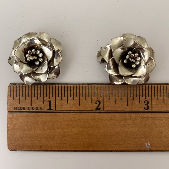 Vintage Floral Silver Tone Clip On Earrings Mid Century Modern Flower Button - Picture 6 of 9